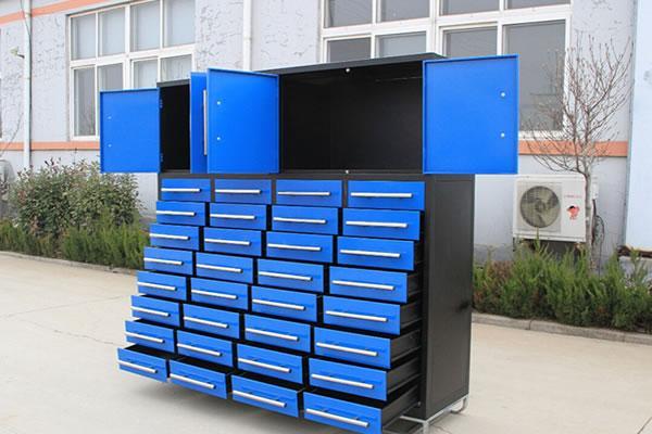 Gabinete de herramientas con muchas capas